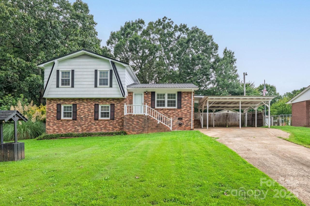 1040 Spring Dr., Gastonia, NC 28052