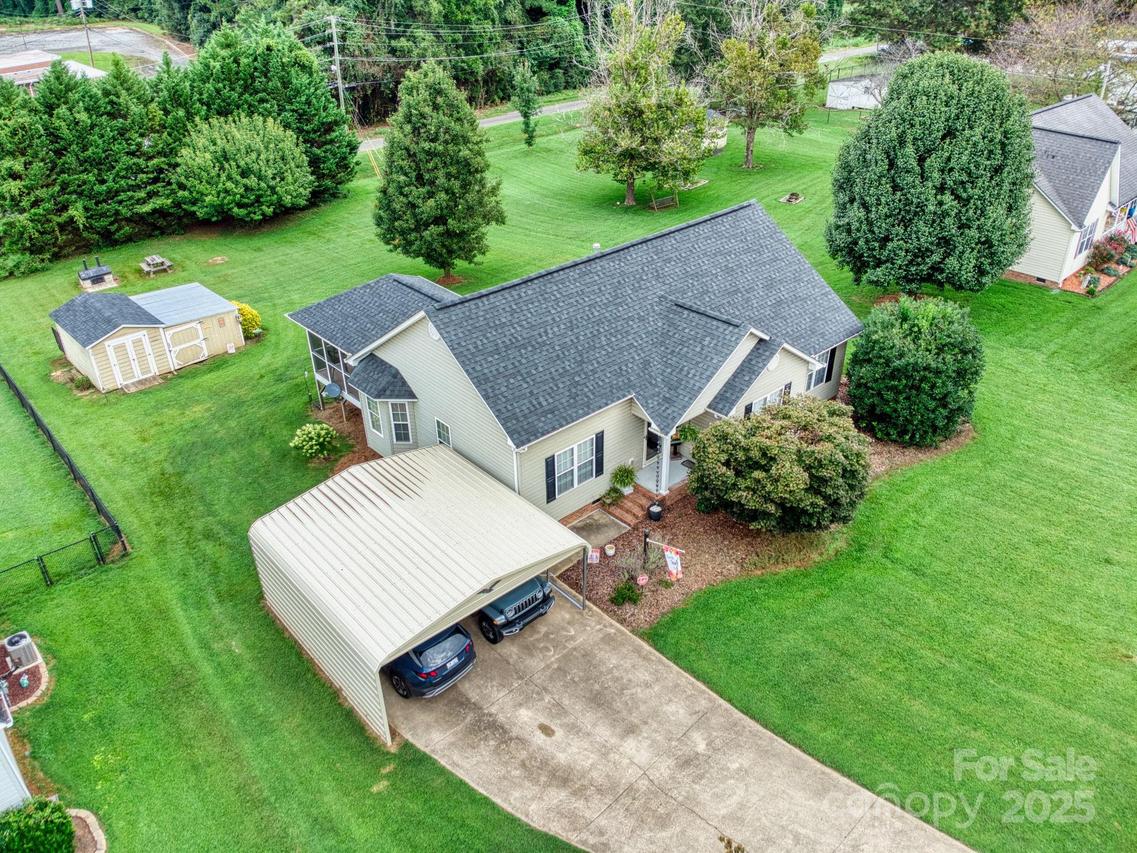 111 Summey Barker Dr., Dallas, NC 28034