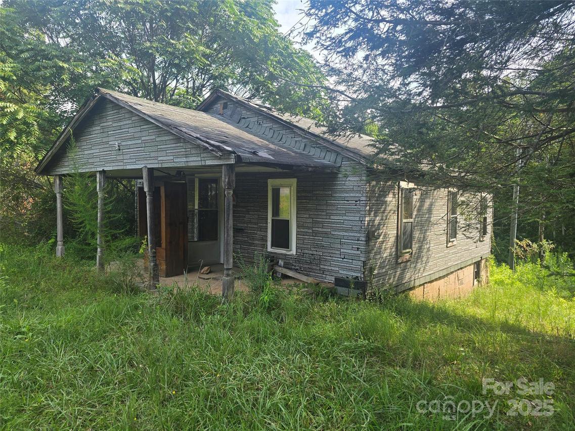 3132 Jones Wade Rd., Hudson, NC 28638
