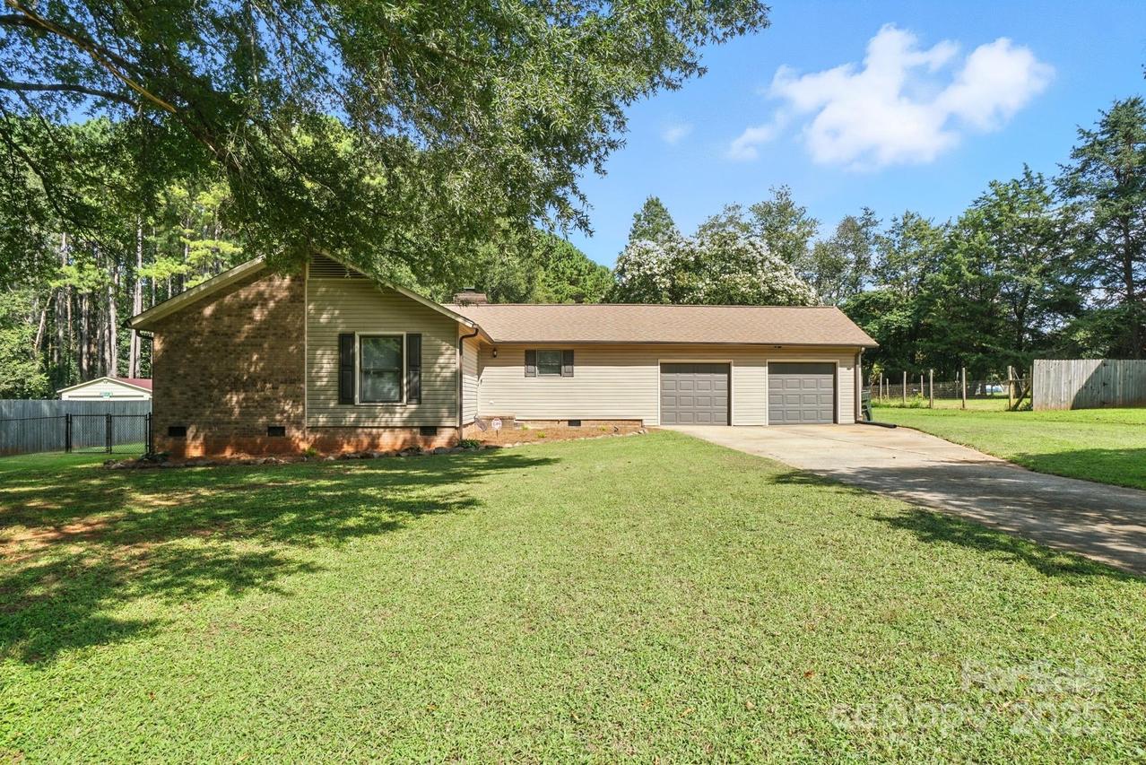 245 Lois Ln., Salisbury, NC 28147