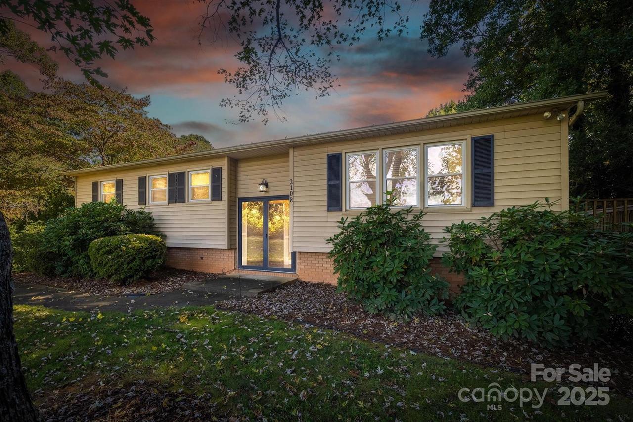 2108 Blue Ridge Cir., Lenoir, NC 28645