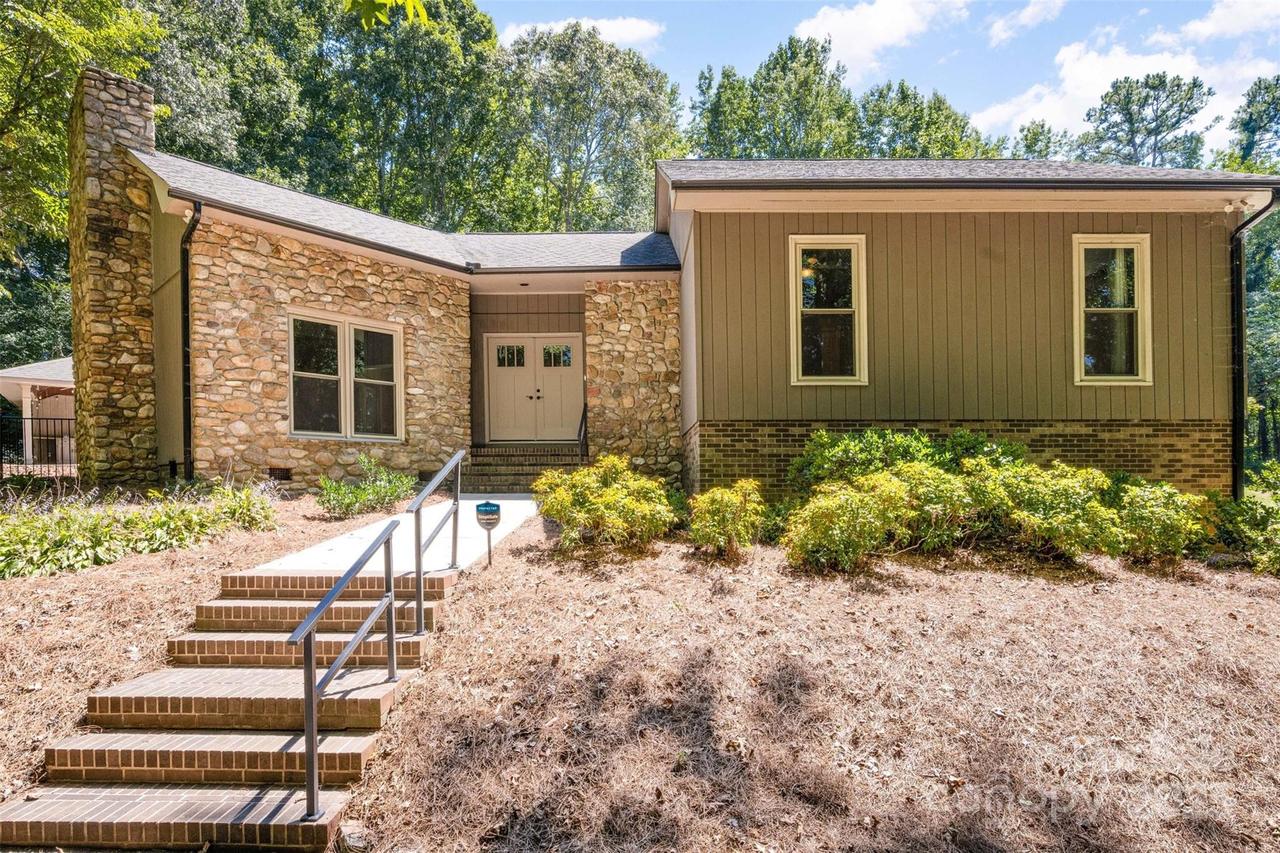 761 White Oaks Rd., Mooresville, NC 28115