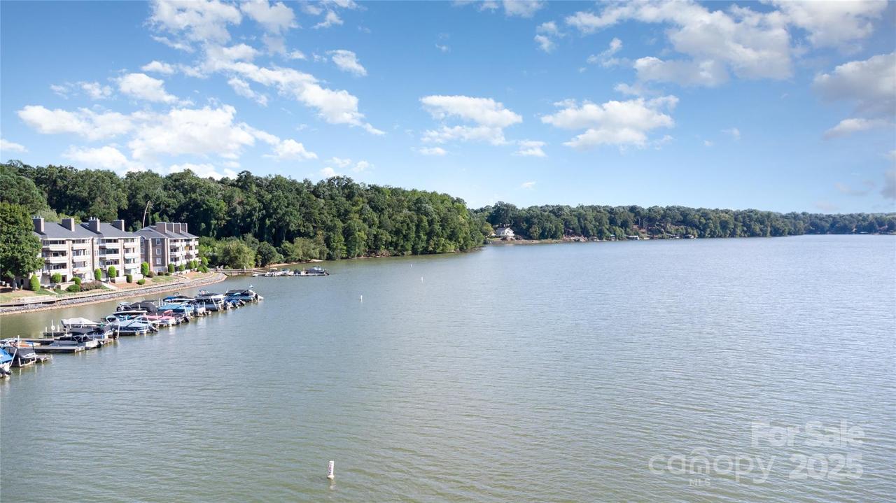 7332 Lake Front Dr., Charlotte, NC 28278