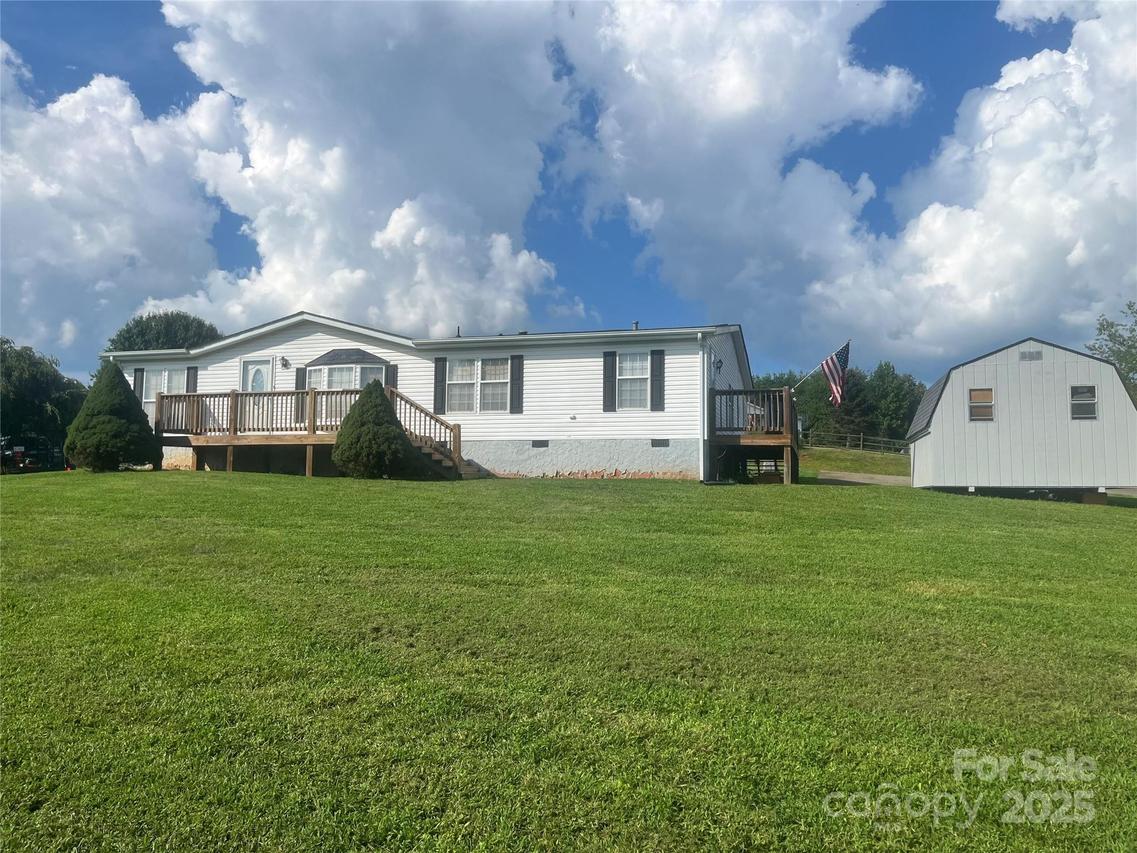 25 One Oak Dr., Leicester, NC 28748