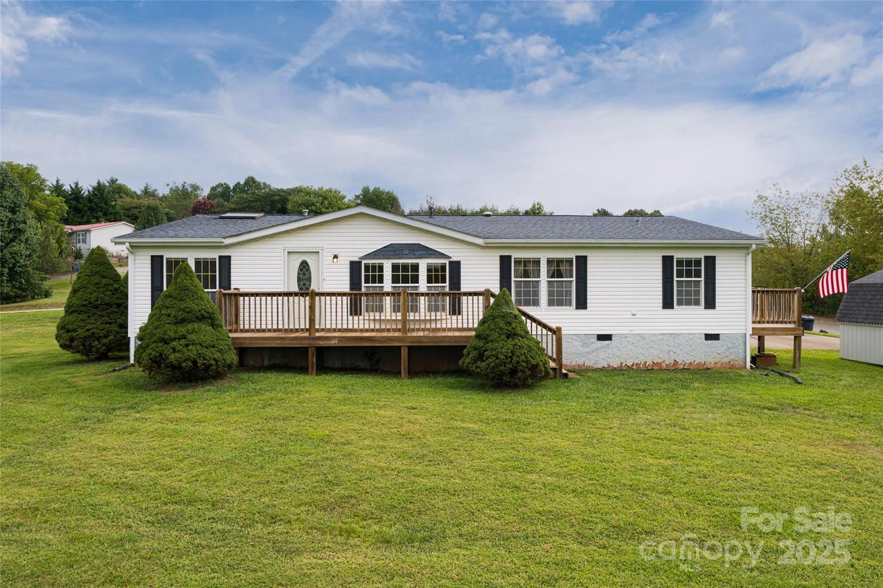 25 One Oak Dr., Leicester, NC 28748