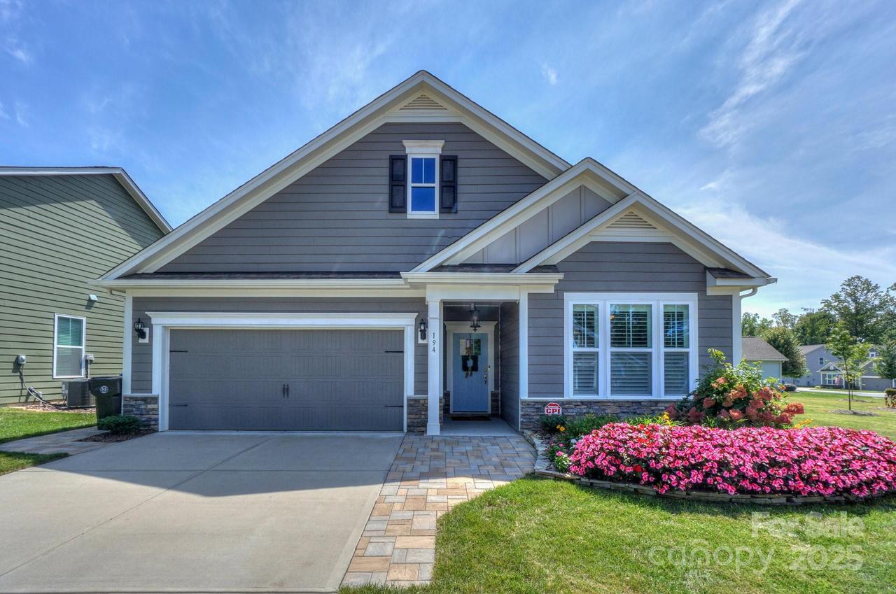 194 Hanks Bluff Dr., Mooresville, NC 28117