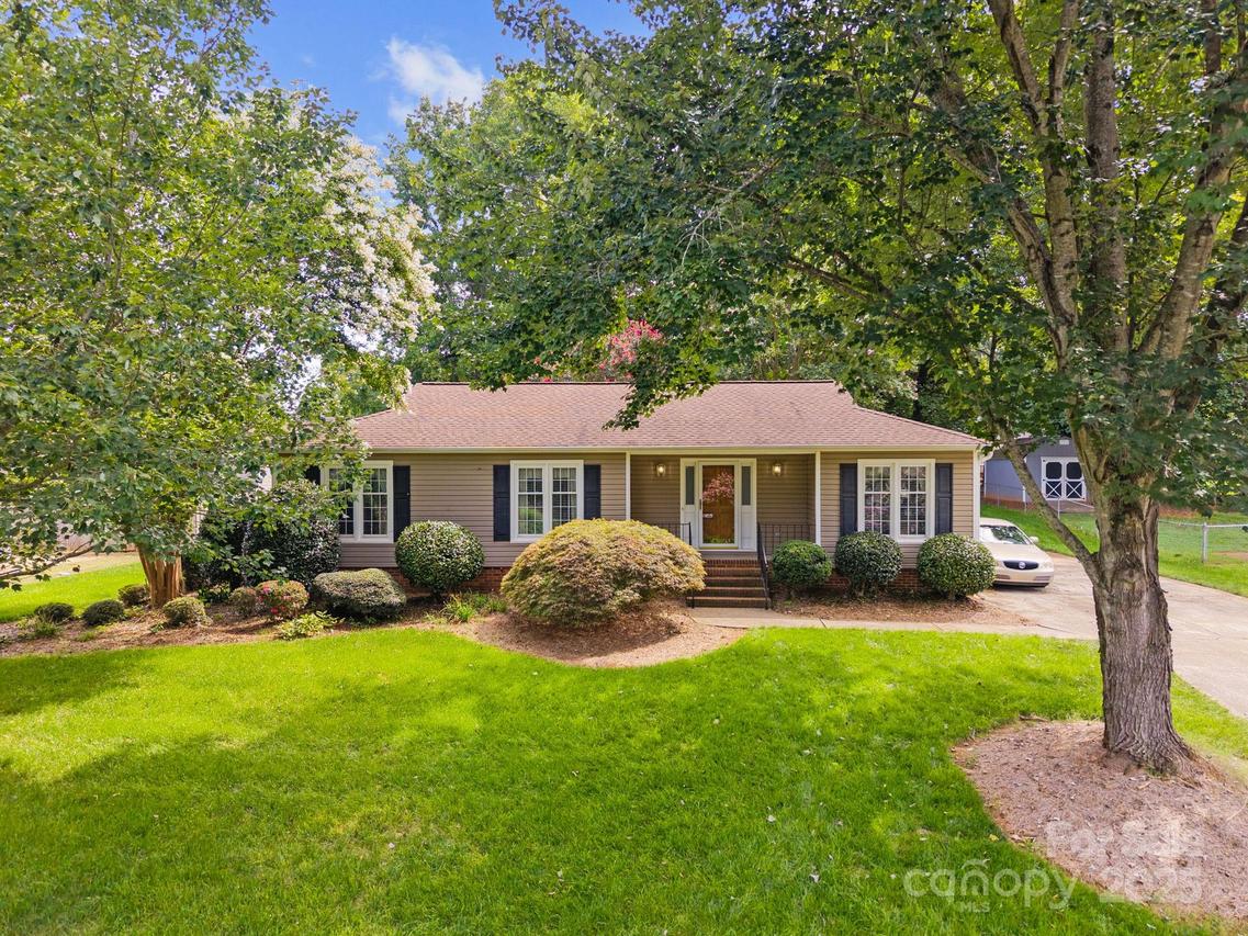 2624 Castlewood Dr., Gastonia, NC 28056