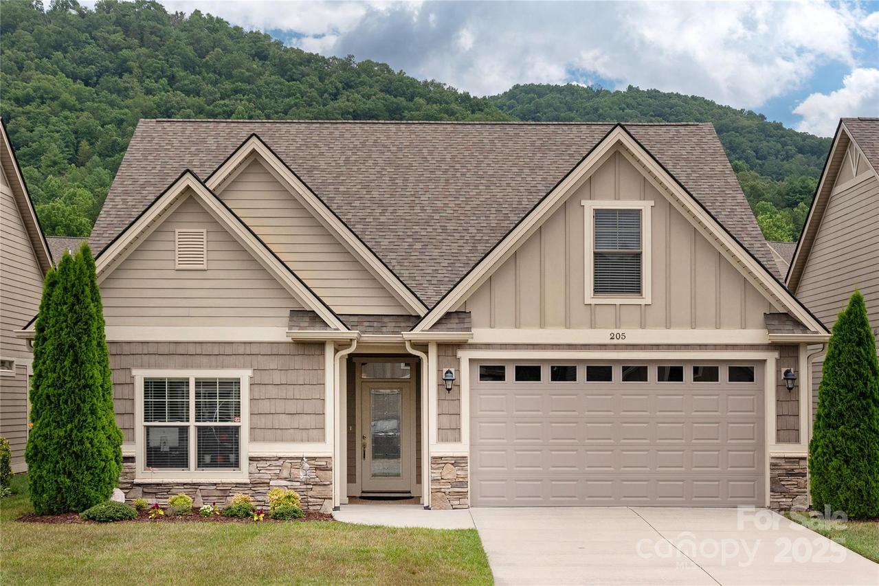205 Windstone Dr., Fletcher, NC 28732