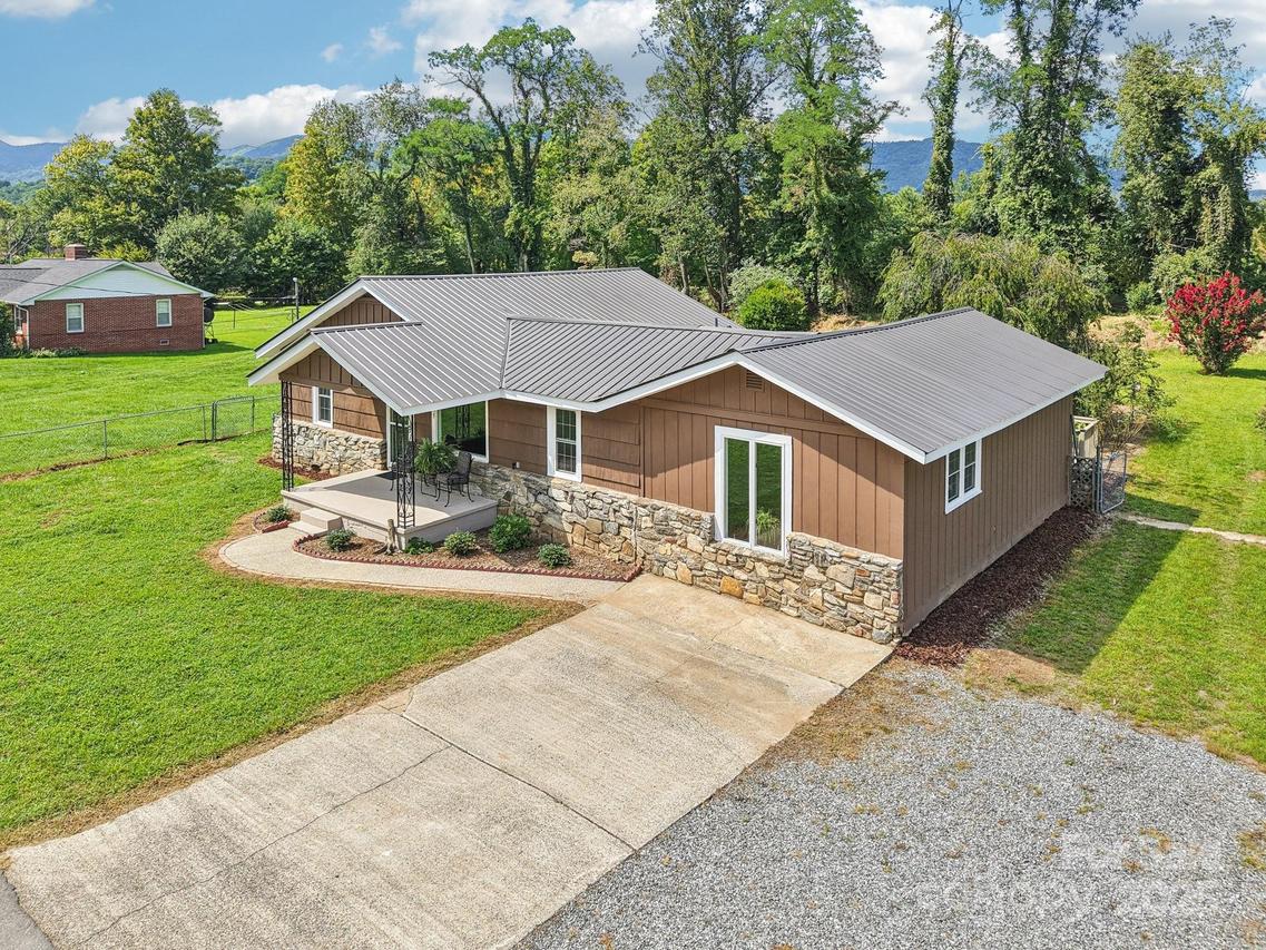 55 Polk St., Waynesville, NC 28786