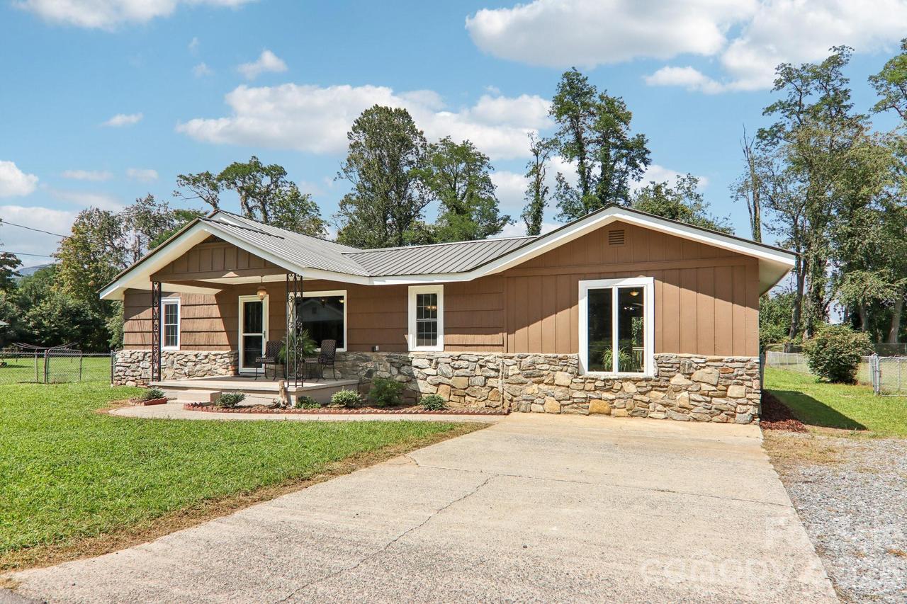 55 Polk St., Waynesville, NC 28786