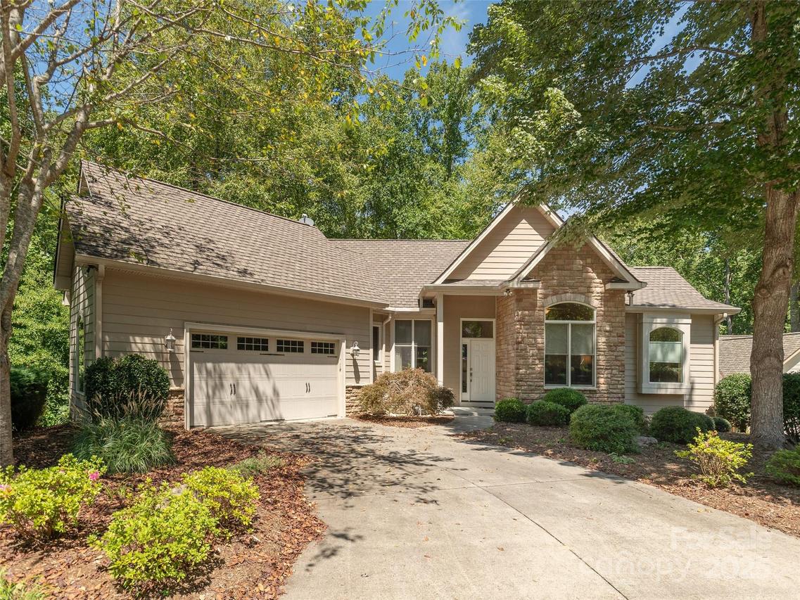 17 High Park Ct., Hendersonville, NC 28791