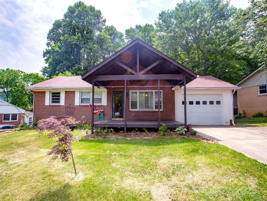 71 Pleasant Ridge Dr., Asheville, NC 28805