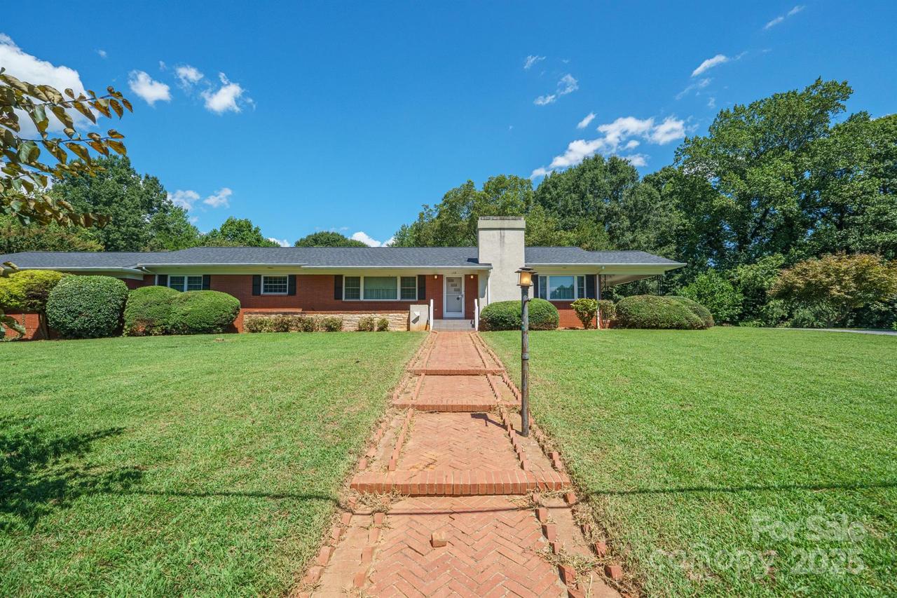 152 31st Ave., Hickory, NC 28601