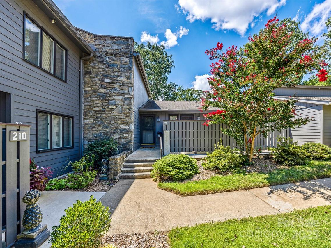 211 Crowfields Dr., Asheville, NC 28803