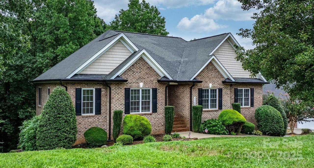 1158 Waterford Dr., Hickory, NC 28602