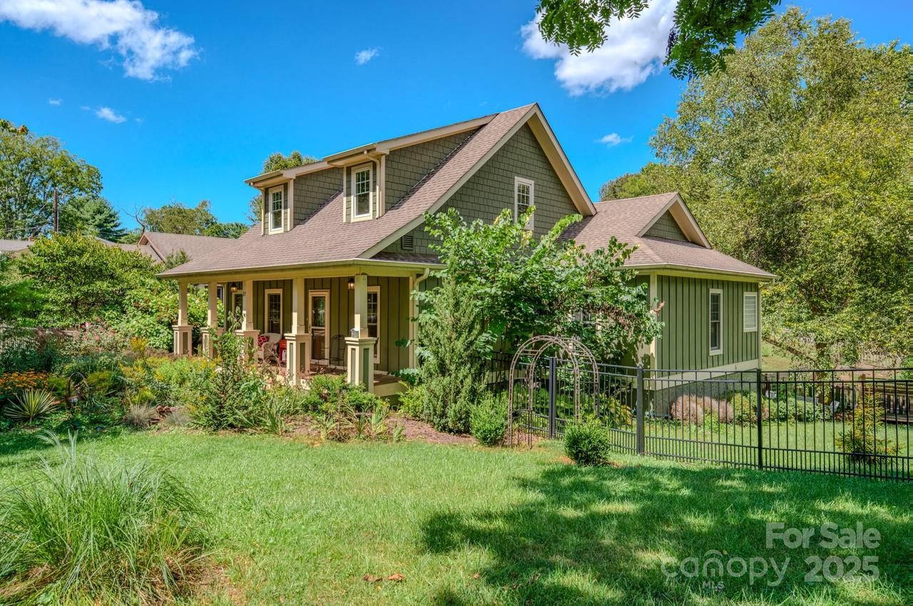 37 Moore St., Weaverville, NC 28787