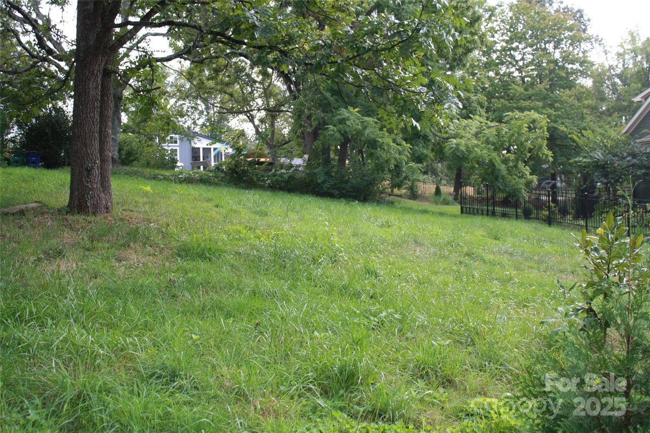 35 Moore St., Weaverville, NC 28787