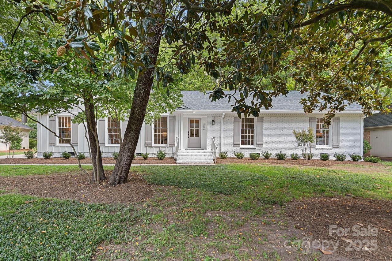 1330 Redcoat Dr., Charlotte, NC 28211