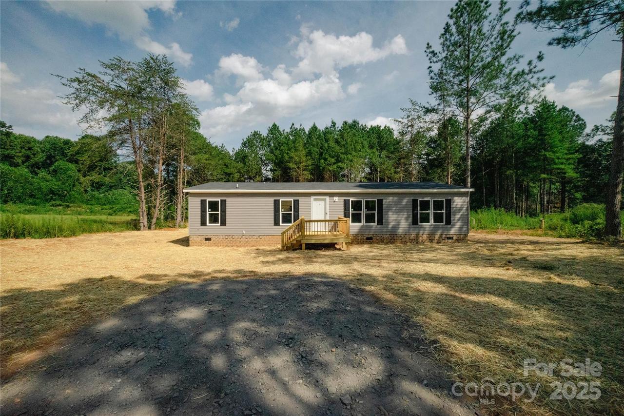 129 Patchwork Dr., Statesville, NC 28677