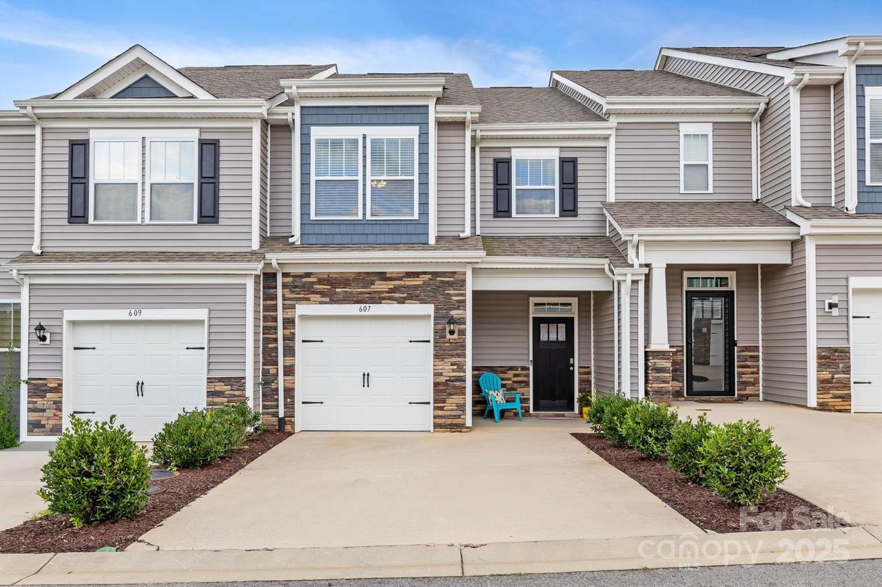 607 Santa Clara Dr., Asheville, NC 28806