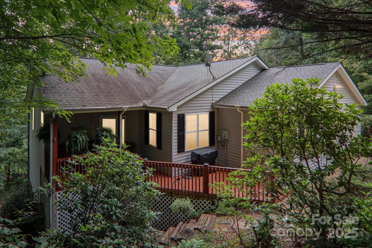 702 Cinnamon Way, Flat Rock, NC 28731