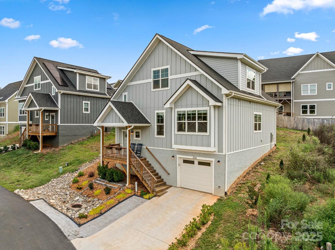 224 Oak Meadow Ln., Asheville, NC 28804