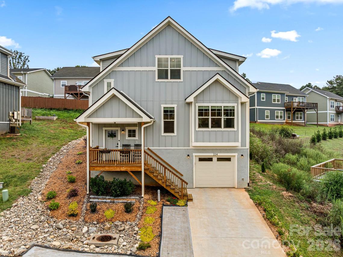 224 Oak Meadow Ln., Asheville, NC 28804