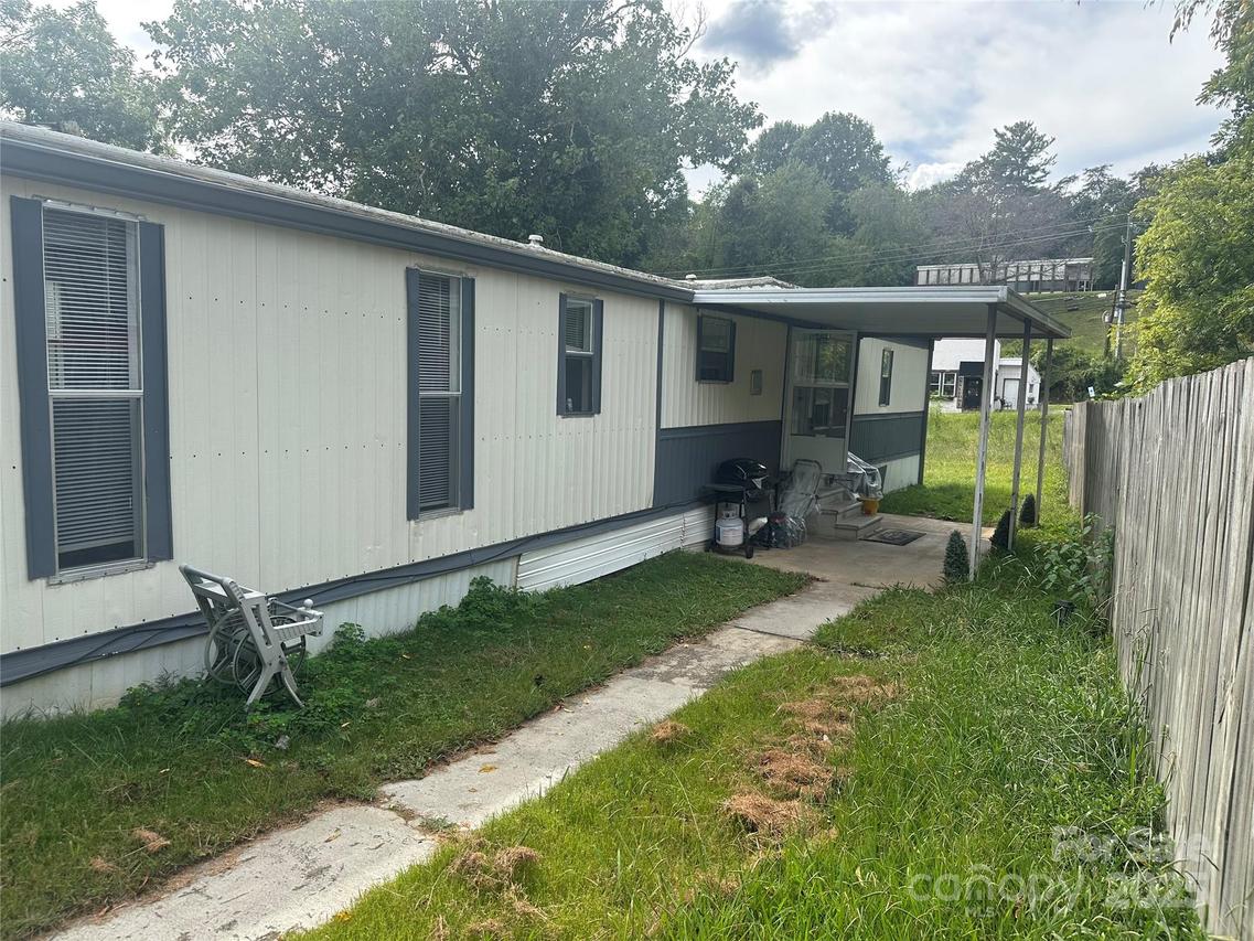 16 Wellington Dr., Asheville, NC 28804