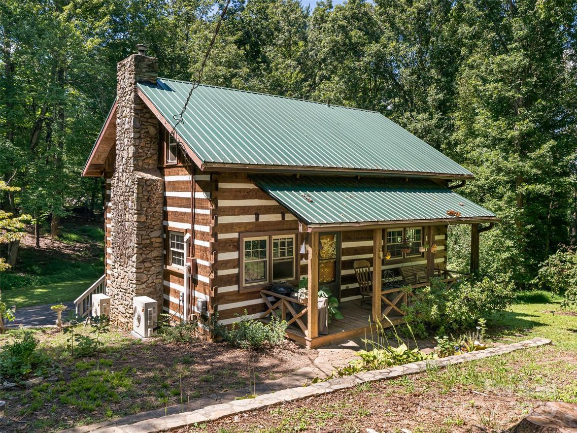14 Hazelnut Dr., Asheville, NC 28806