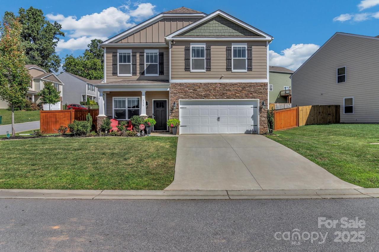 235 Marathon Ln., Candler, NC 28715