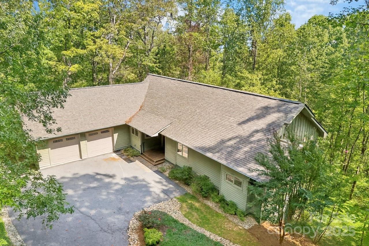 114 Dogwood Tr., Hendersonville, NC 28791