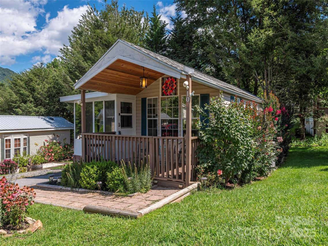 10 Valentine Dr., Maggie Valley, NC 28751