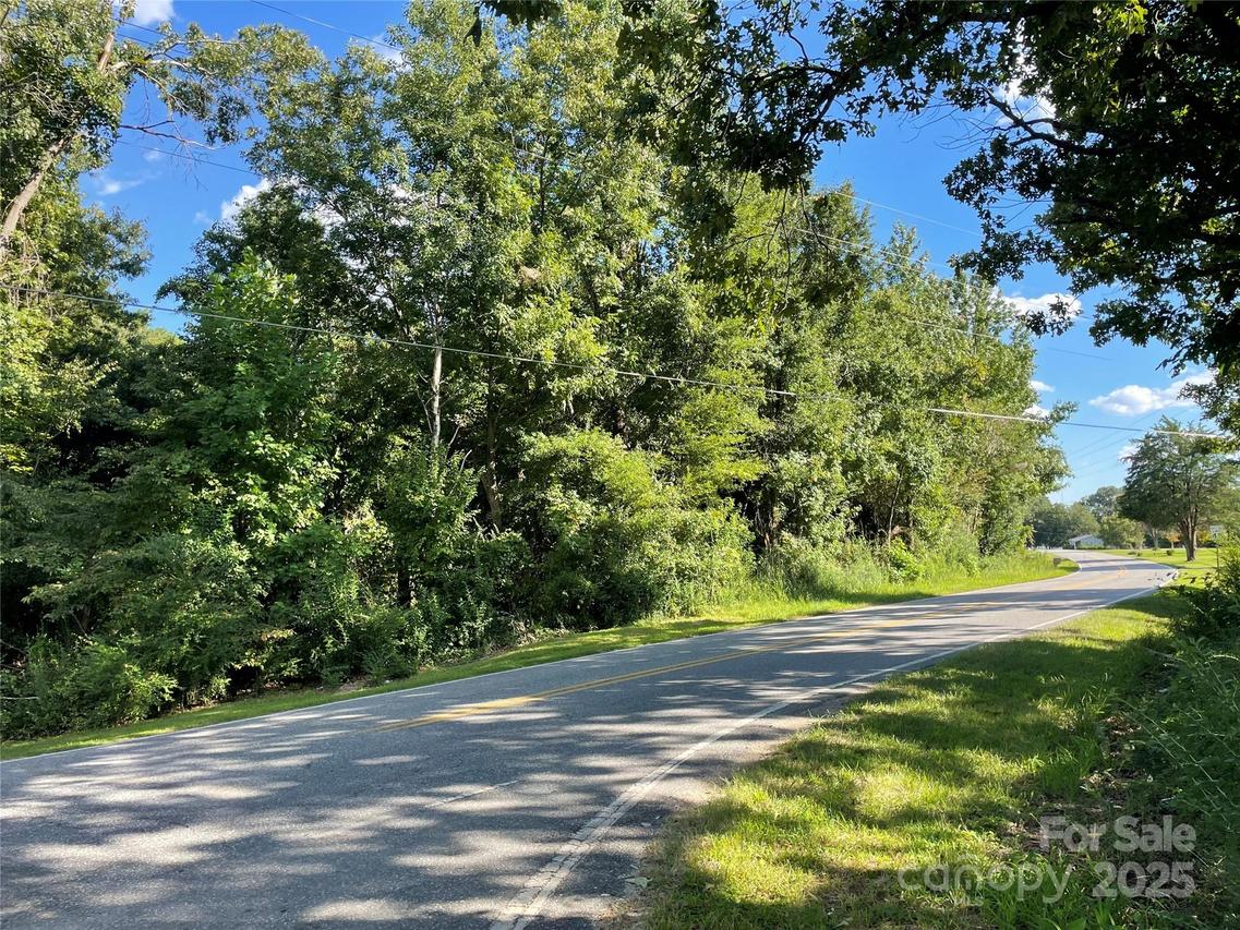 526 Mariposa Rd., Stanley, NC 28164