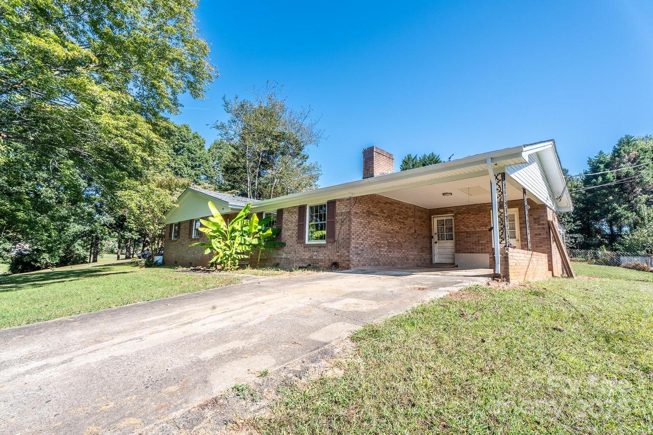 194 Hillsboro Rd., Taylorsville, NC 28681