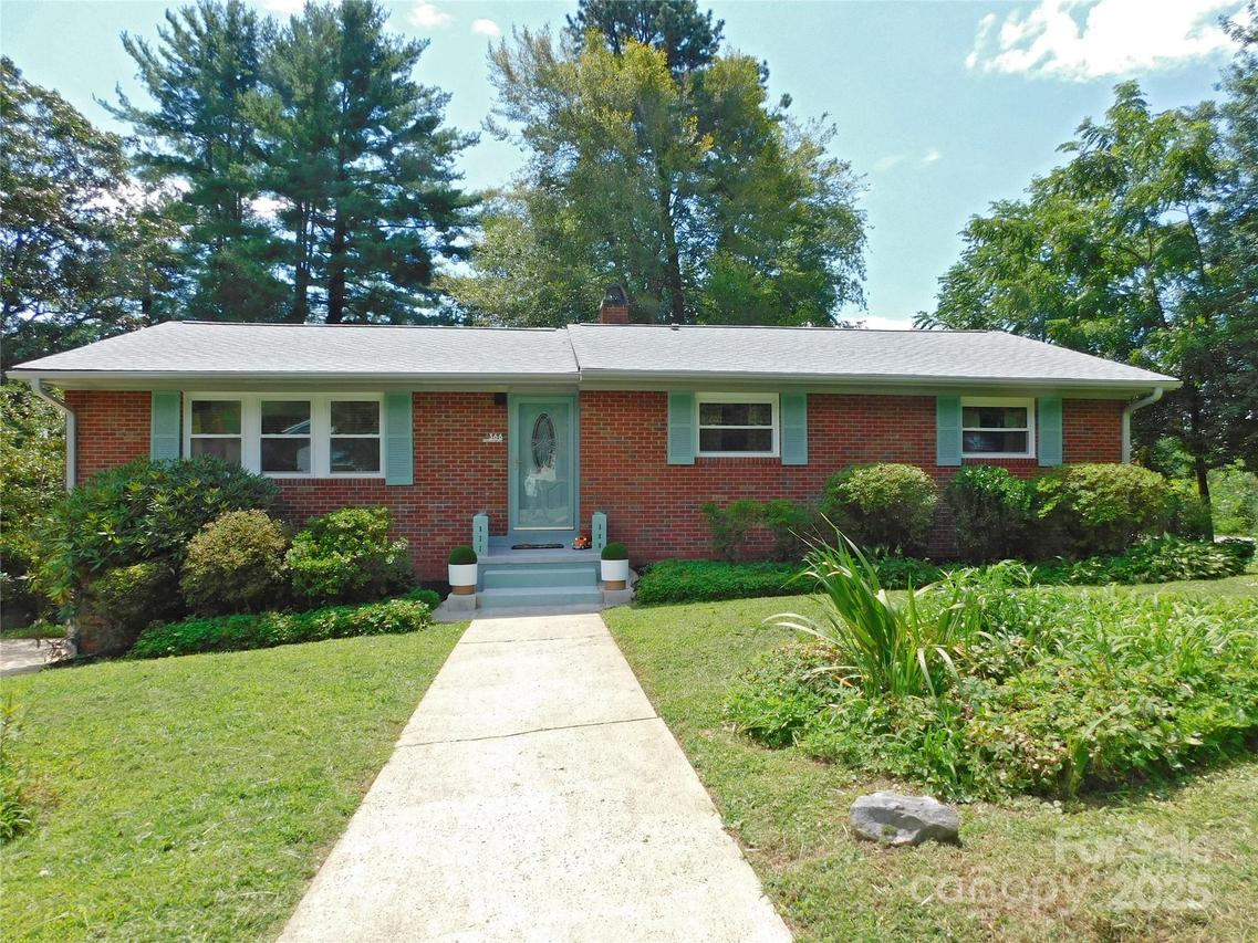 366 Hawthorne Dr., Brevard, NC 28712