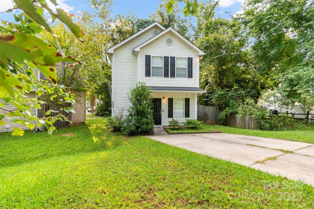 5541 Peachwood Dr., Charlotte, NC 28216