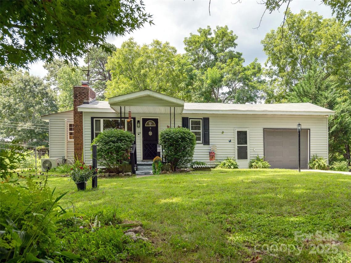 1323 Locust Grove Rd., Hendersonville, NC 28792