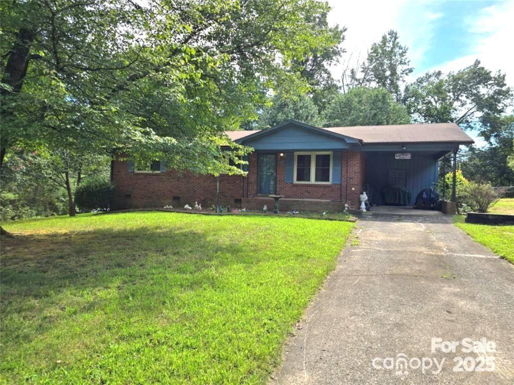 1364 Oak Hill Dr., Morganton, NC 28655