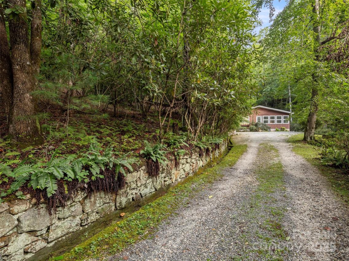 812 Crab Creek Rd., Hendersonville, NC 28739