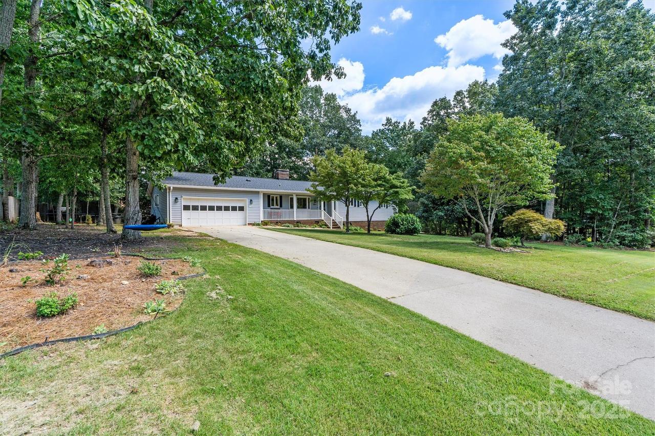 1140 Knollwood Dr., Claremont, NC 28610