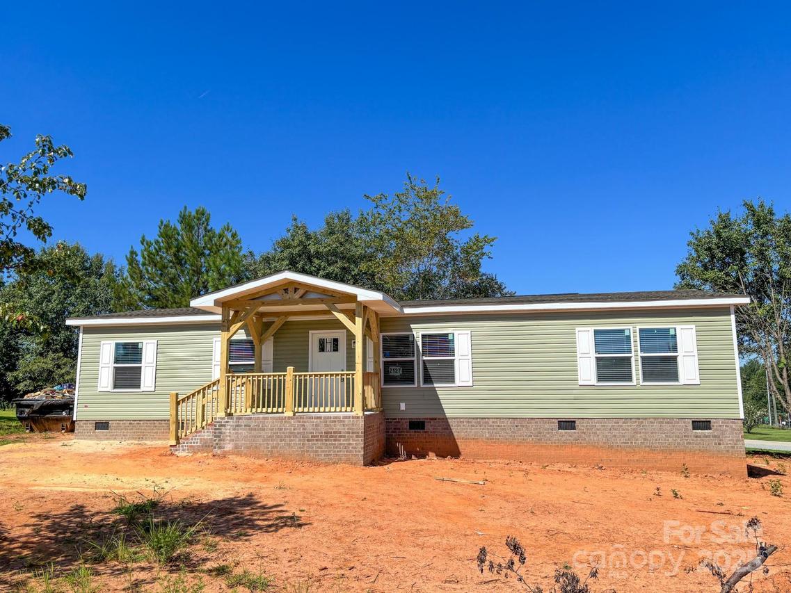 2127 Quarter Crest Dr., Newton, NC 28658