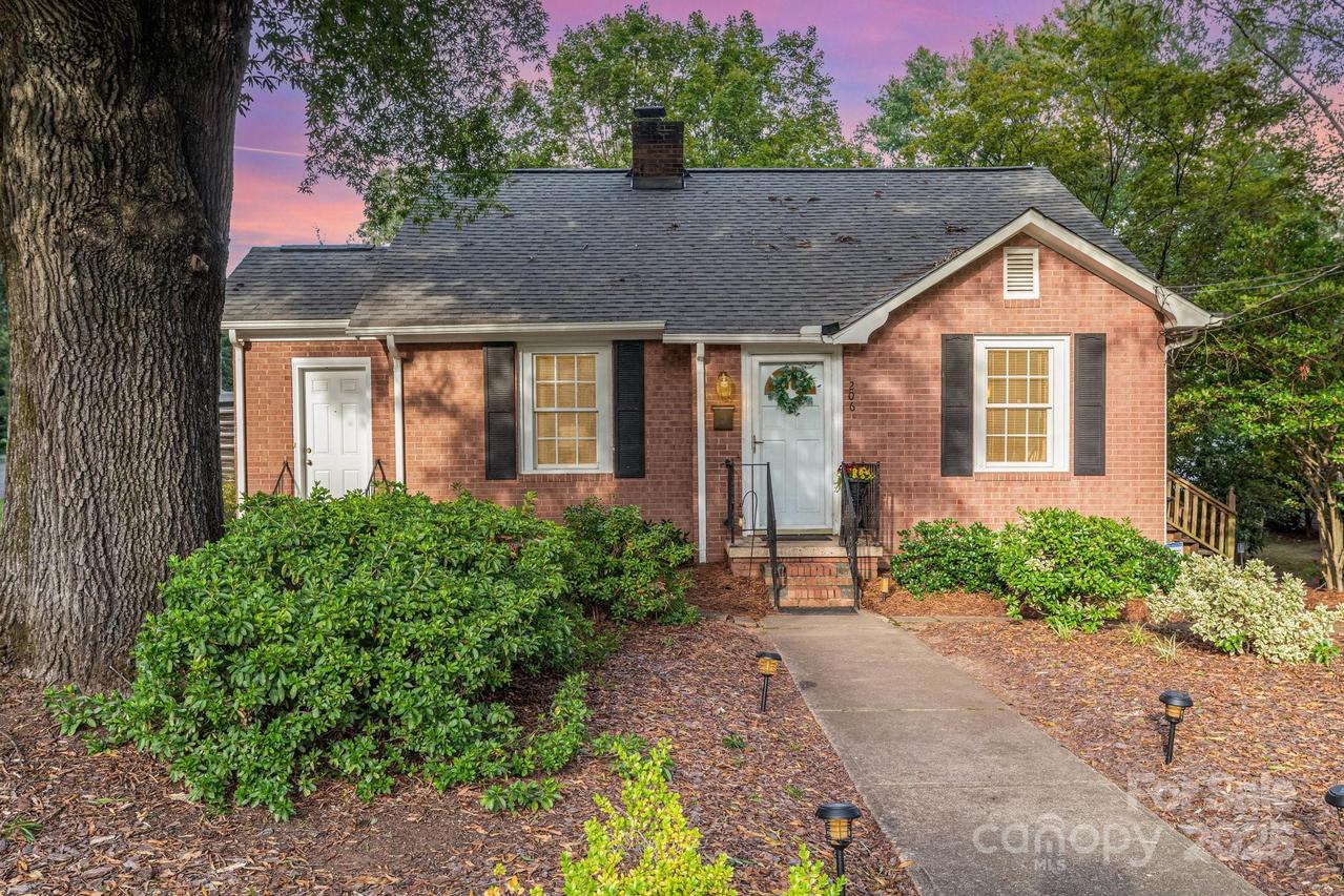 206 E Stewart Ave., Mooresville, NC 28115