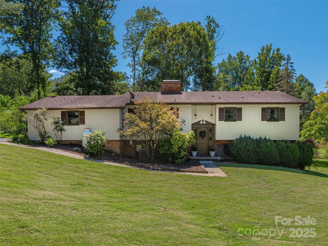 85 Dawn Ln., Canton, NC 28716