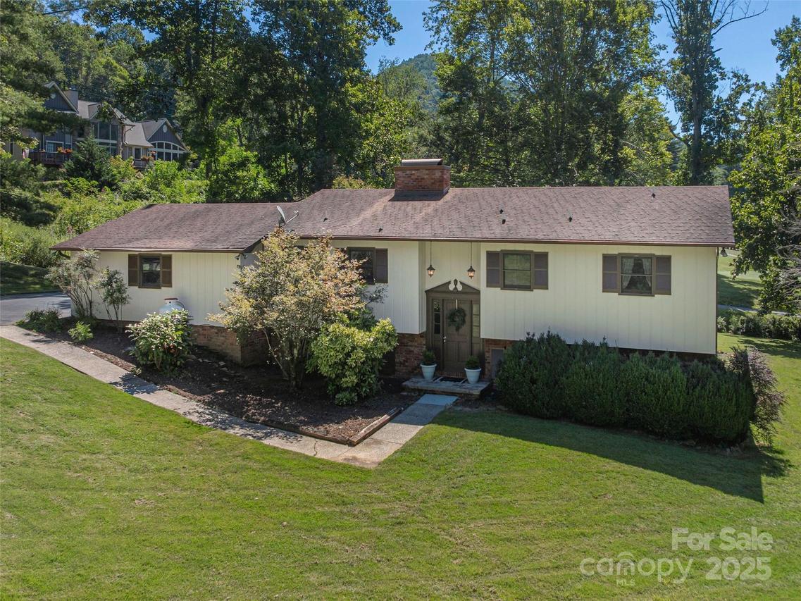 85 Dawn Ln., Canton, NC 28716