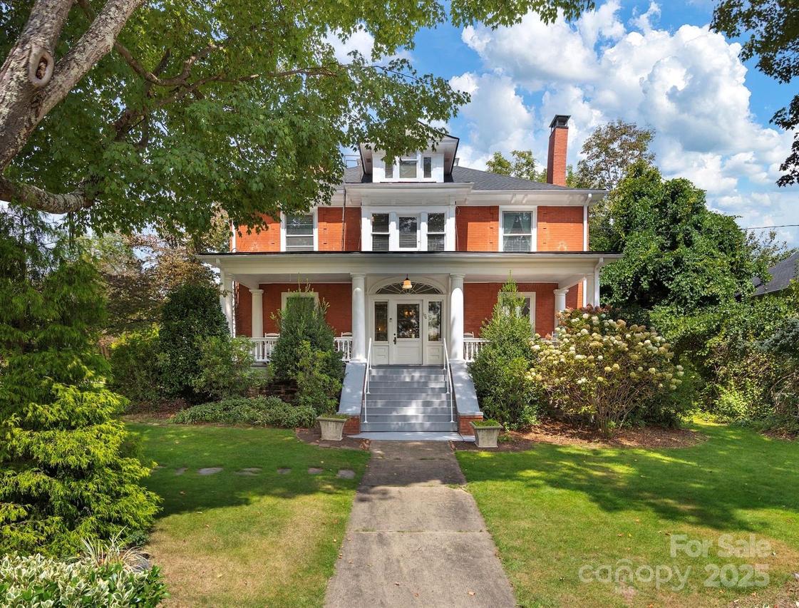 176 E Chestnut St., Asheville, NC 28801