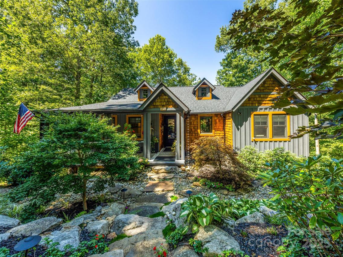 286 Hedgewood Dr., Tuckasegee, NC 28783