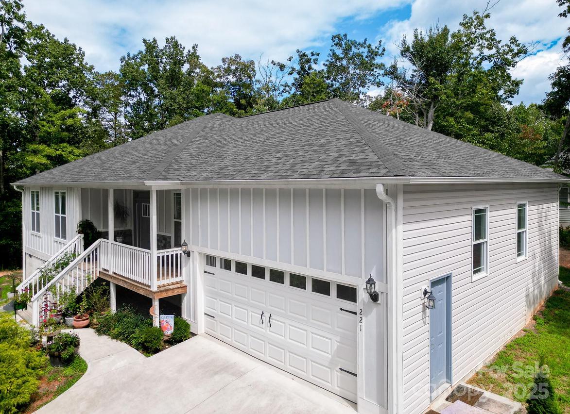 221 Dublin Ln., Columbus, NC 28722