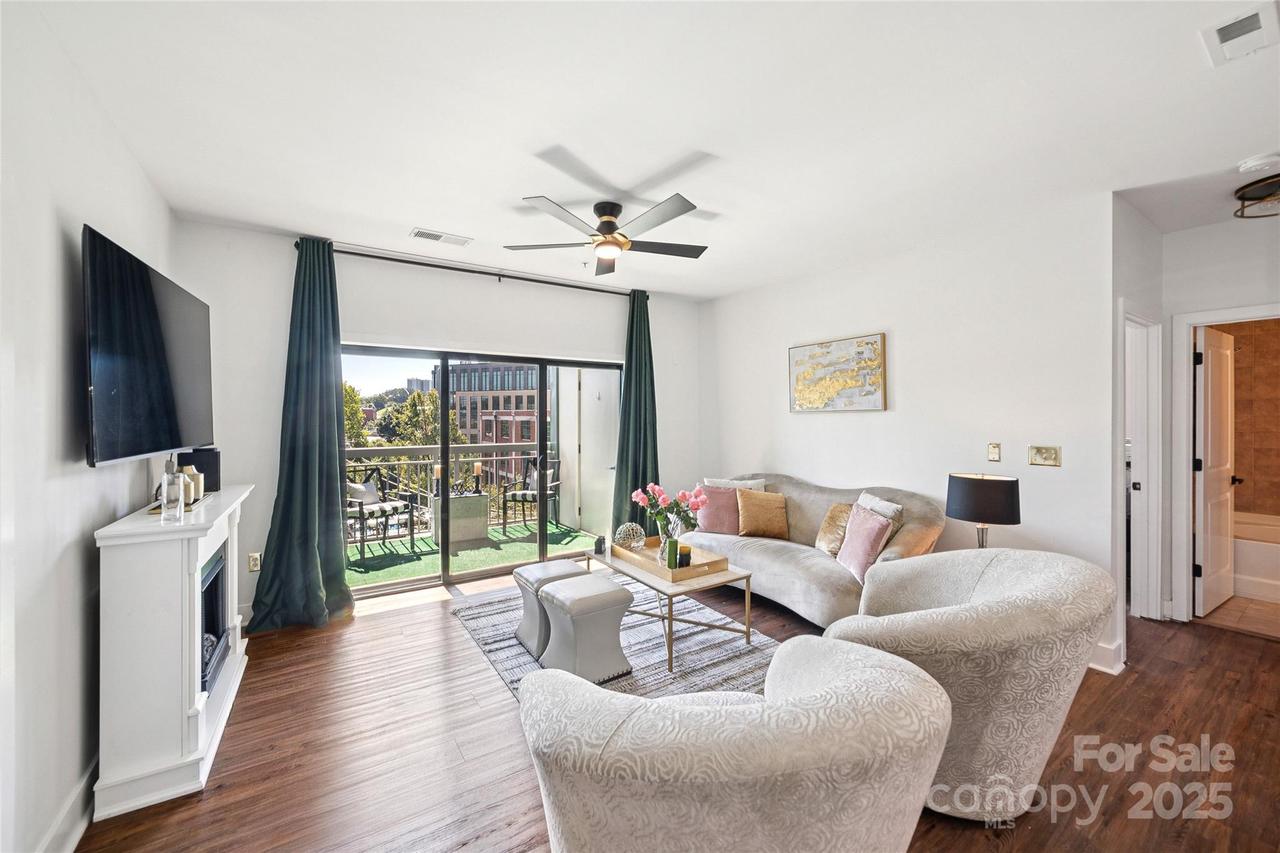 630 Calvert St. #305, Charlotte, NC 28208