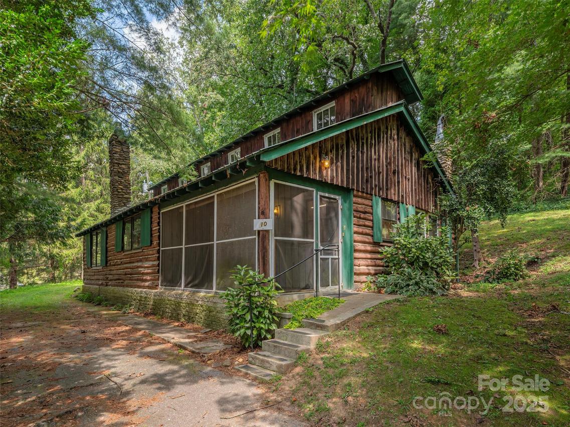 10 Beaverdam Knoll Rd., Asheville, NC 28804