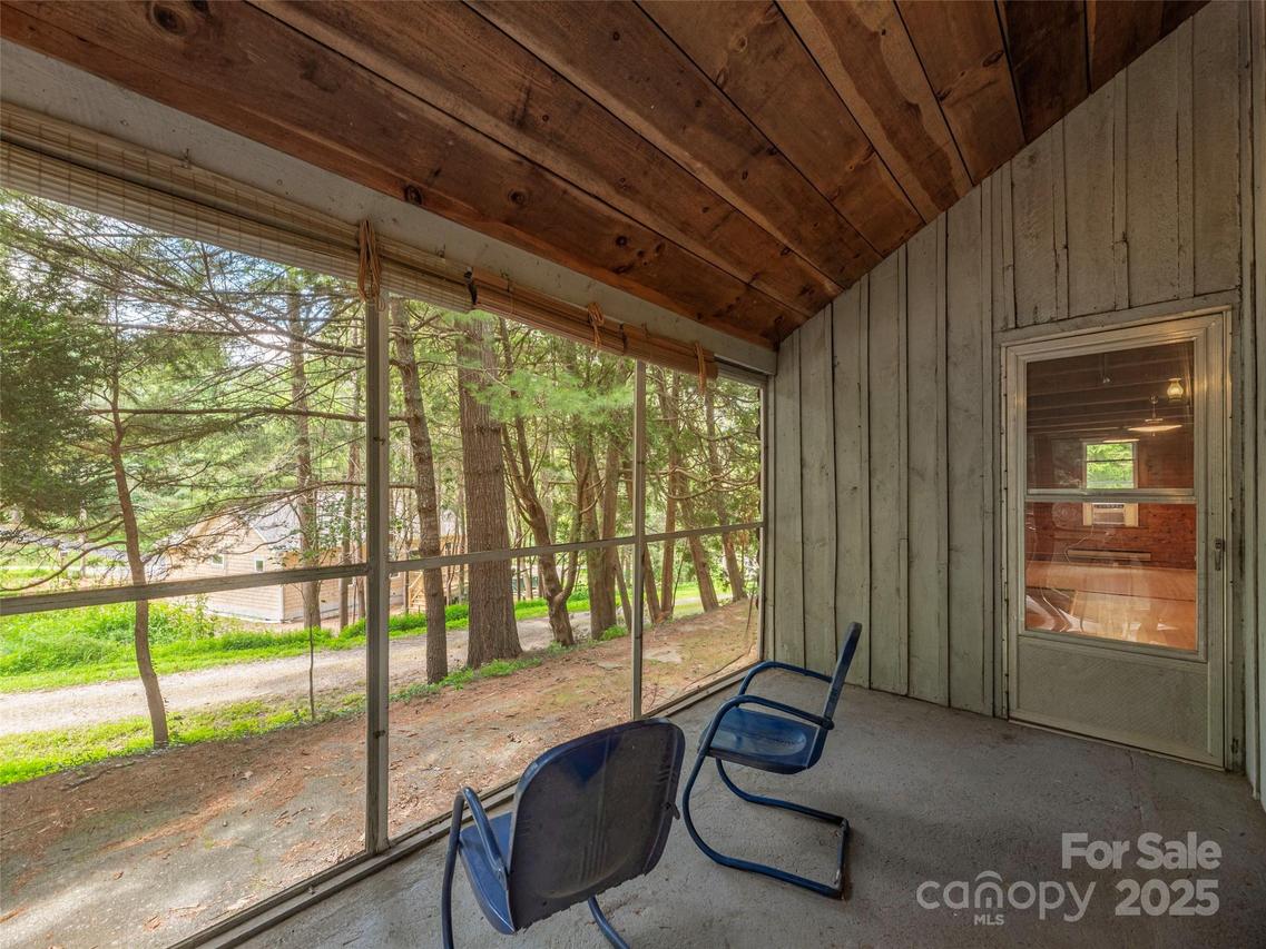 10 Beaverdam Knoll Rd., Asheville, NC 28804